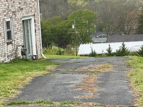 3rd image of 529 Vinson Dr