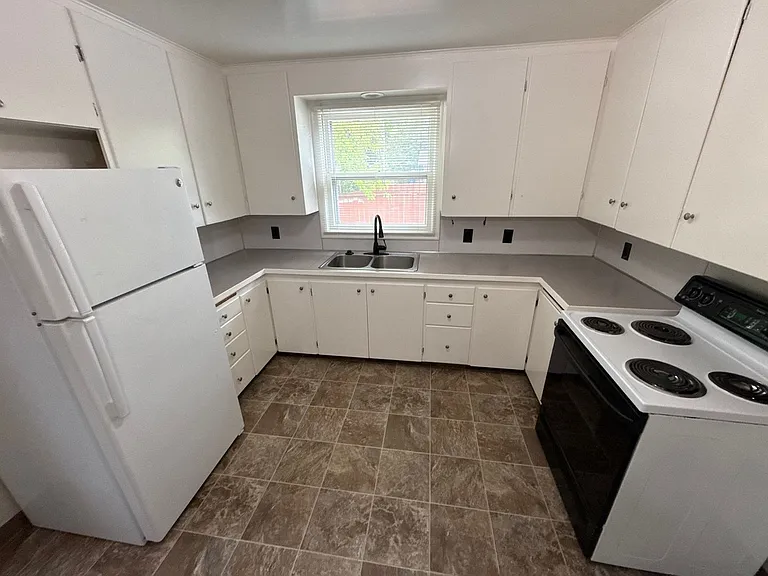 465 Madrona Ave SE — Photo 8