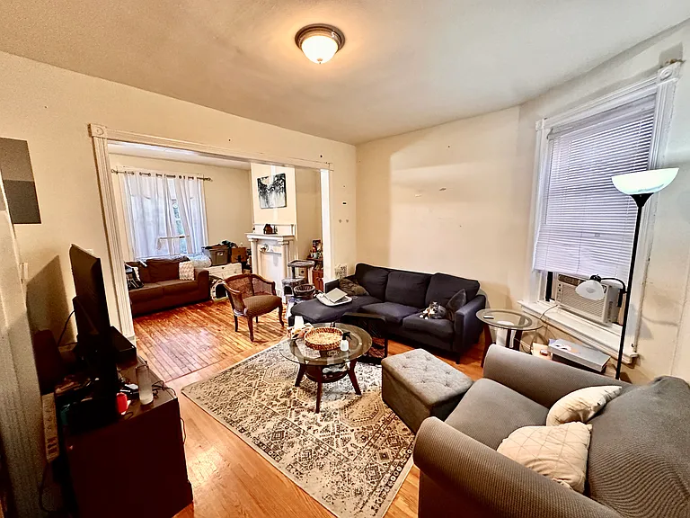 446 W Earlham Ter — Photo 3