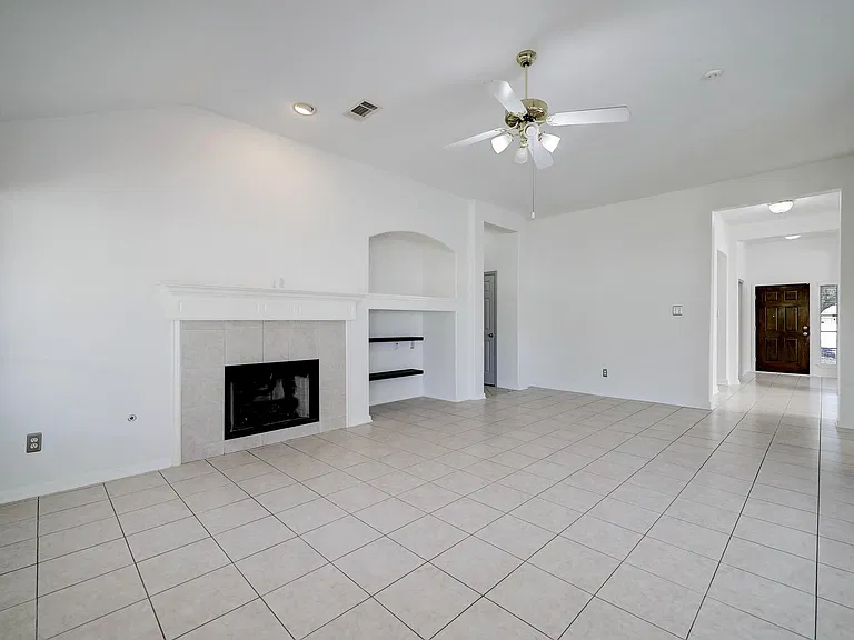 17407 Winfield Sq — Photo 10