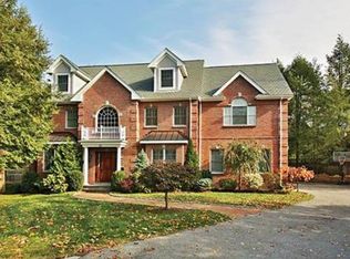 21 Wimbledon Cir, Newton, MA 02465