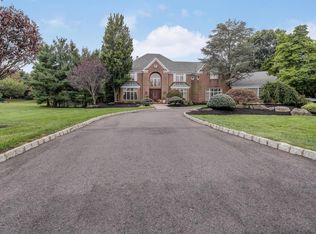 17 Burgundy Dr, Holmdel, NJ 07733