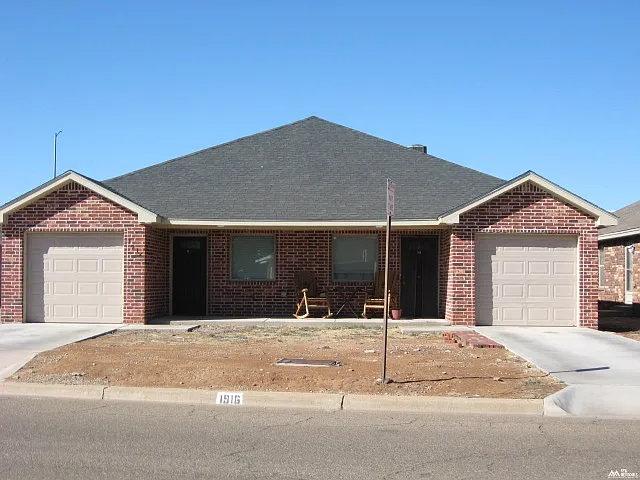 1916 Sheffield Dr #B — Photo 1