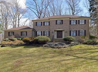 8 Crowfield Ln, Holmdel, NJ 07733