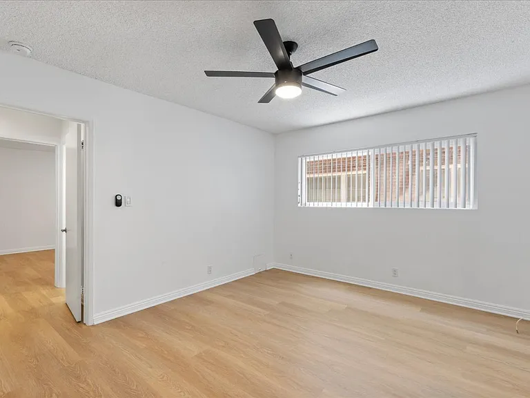 135 S Belmont St — Photo 27