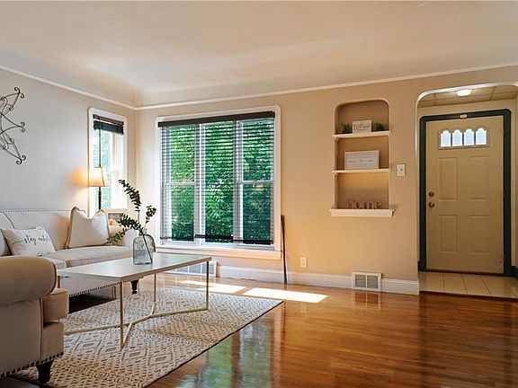 5th image of 3707 Woodrow Ave
