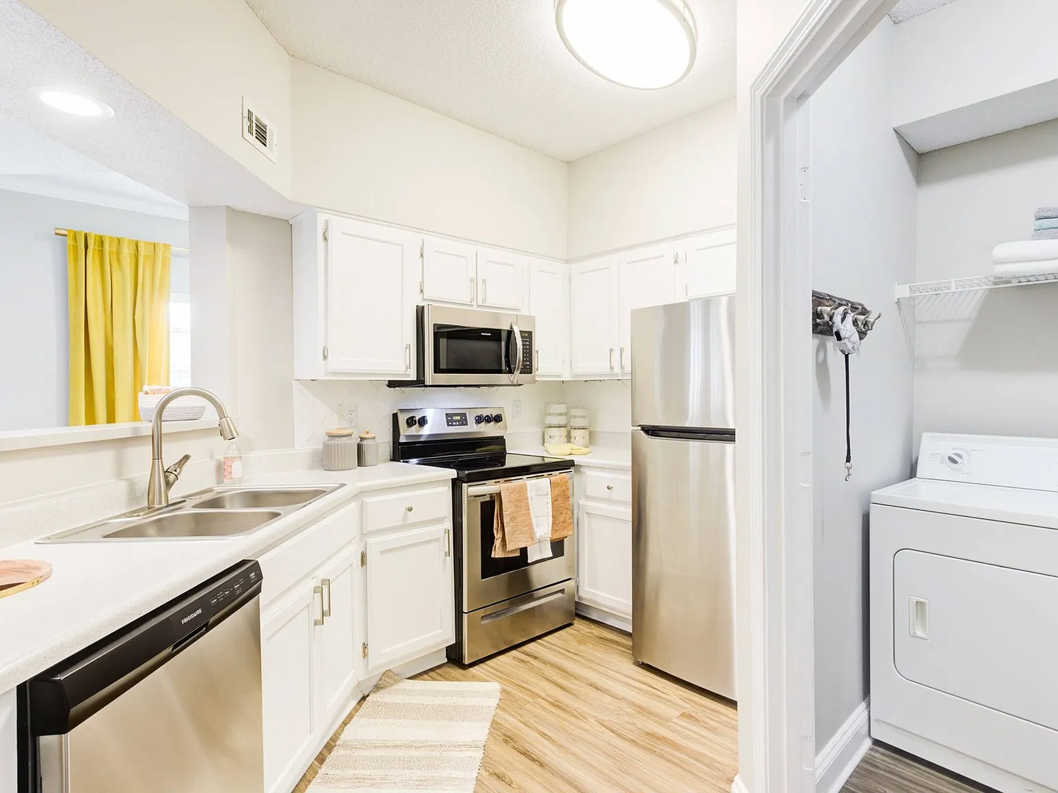 Walnut Hill Apartments — Photo 3