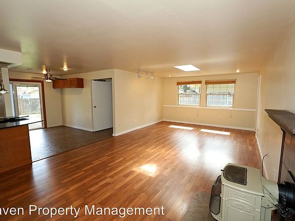 3rd image of 1618 166th Ave NE