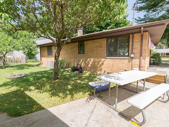3rd image of 19180 Wedgewood Dr