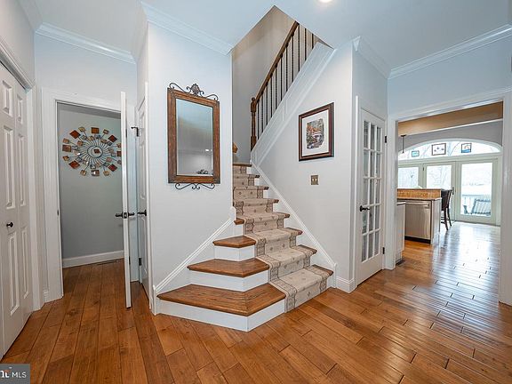 5th image of 127 Springton Mews Cir