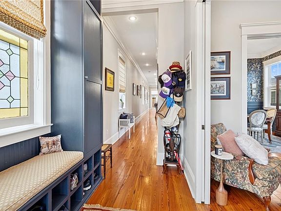 2nd image of 1922 Cadiz St