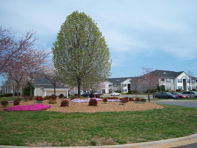 2nd image of 501 Phillips Ln