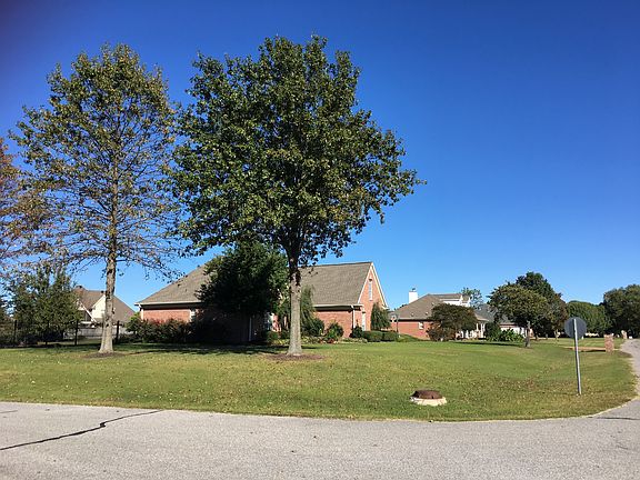 4th image of 285 Rivertrace Dr
