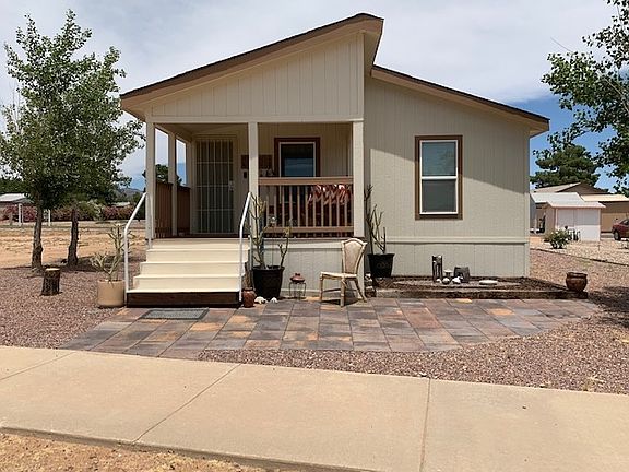 3rd image of 1124 E Aralia Dr