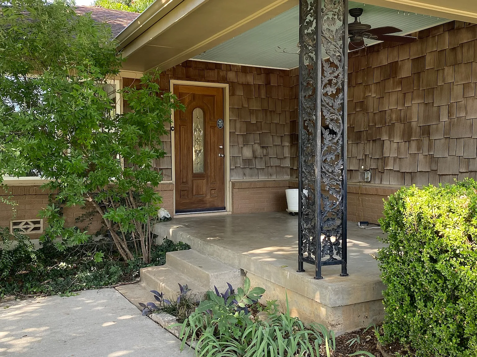 4 bed, 2100 sqft, $2,700 — Photo 2
