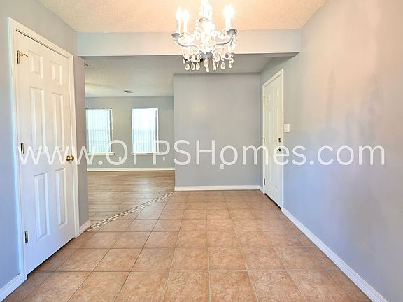 4th image of 933 Scenic Oak Ln