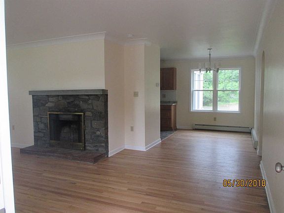 3rd image of 605 Violet Ave