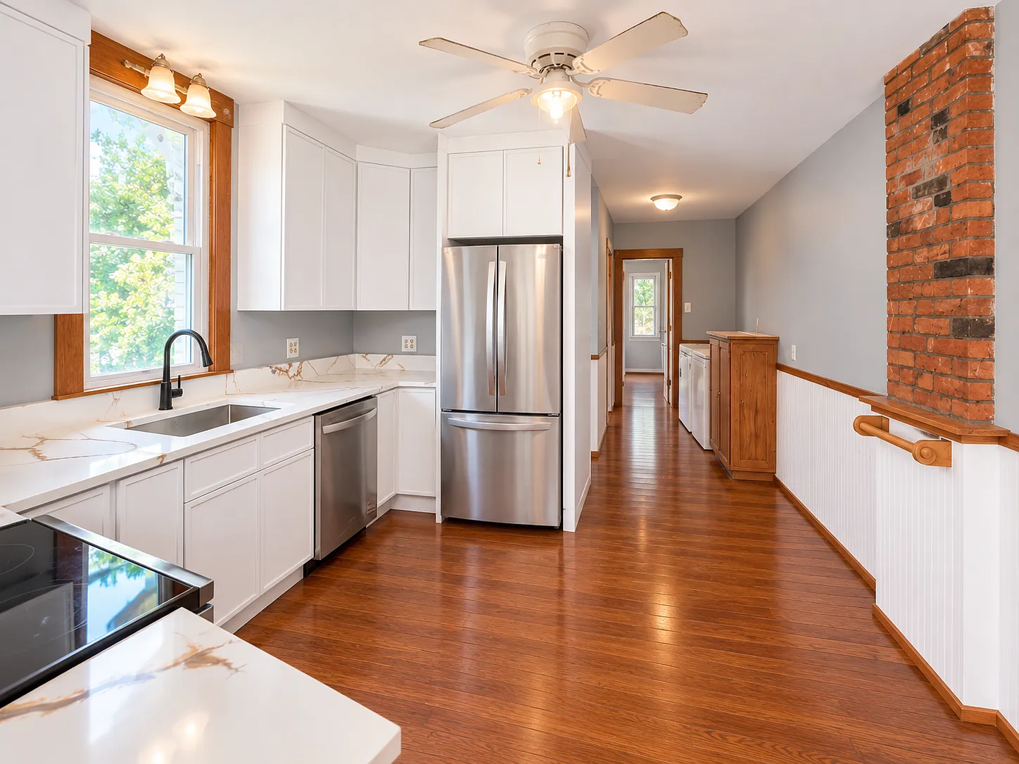 3 bed, 1.5 bath, 1400 sqft, $1,800 — Photo 2