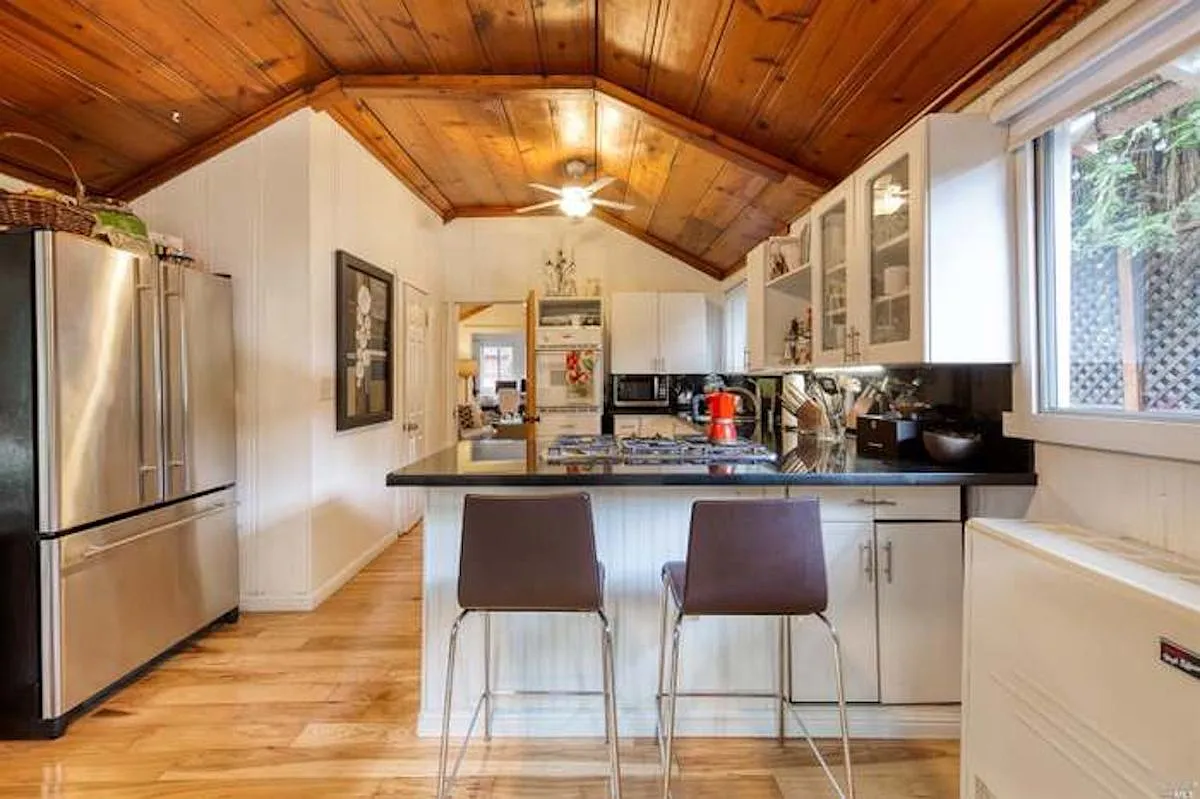 2 bed, 1.5 bath, 1042 sqft, $3,250 — Photo 1