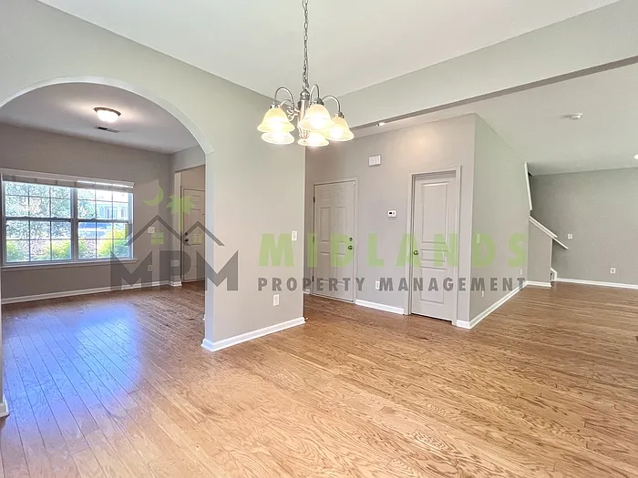 464 Edenhall Dr — Photo 9