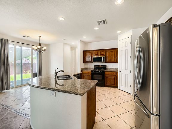 4th image of 3412 Osiana Ave