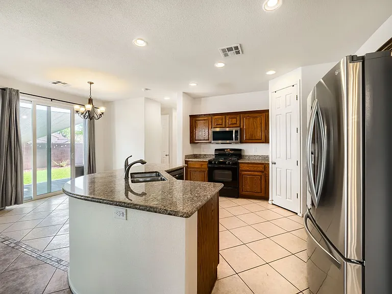 3412 Osiana Ave — Photo 4