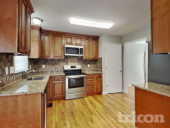 4th image of 114 Brighton Village Ln
