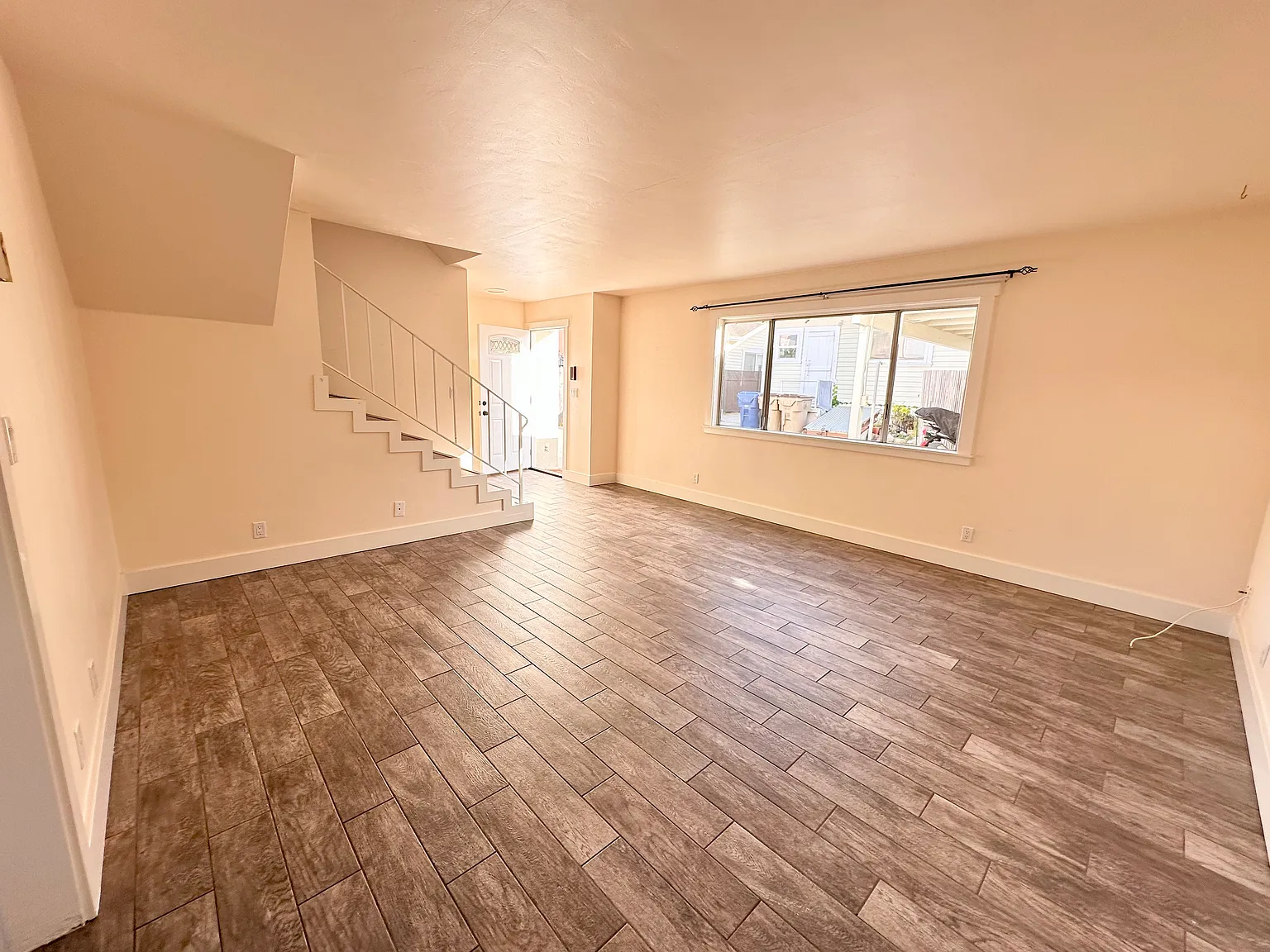 2 bed, 1.5 bath, $4,500 — Photo 2