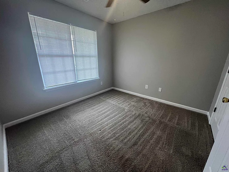 215 Haverhill Cir — Photo 20