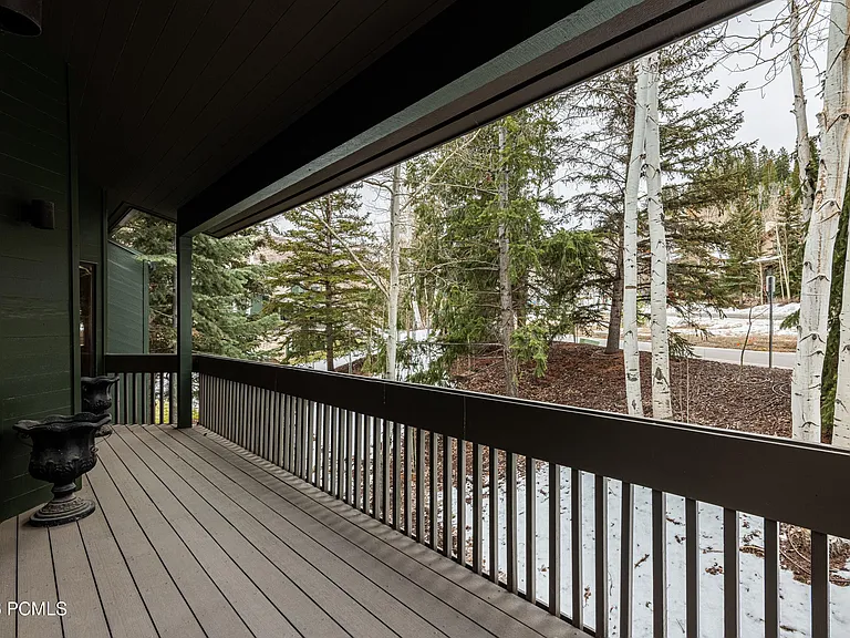 1525 Lakeside Cir — Photo 11