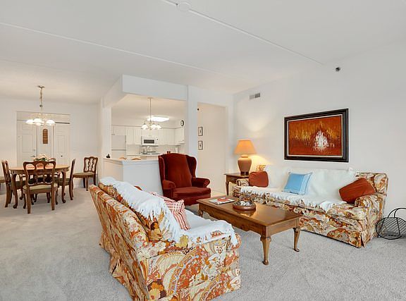 5th image of 710 Creekside Dr Unit 309