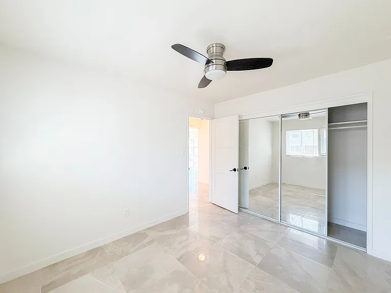 Beautiful Triplex in Clairemont — Photo 12