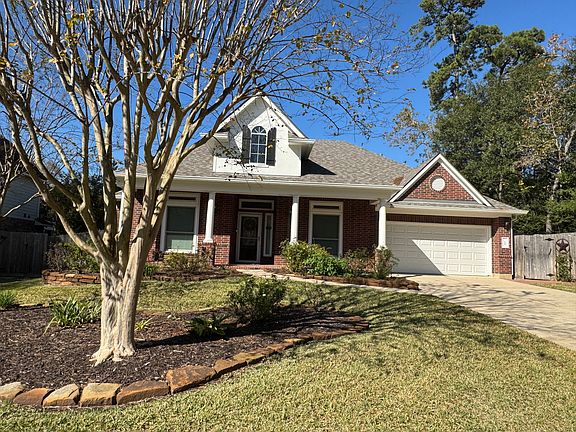 Full gutters with French drains.
Native pollinator gardens of color and wildlife.
Year-round weekly lawn care included.
Bi-annual flowerbed maintenance and mulching is also included.