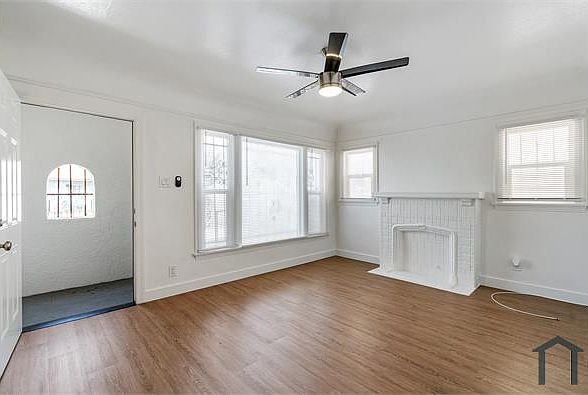 1st image of 832 W 83rd St
