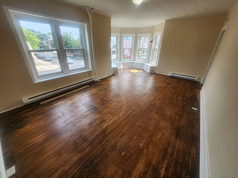 1402 W Linden St — Photo 6
