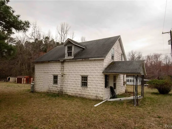 90 McArthur Dr, Blackstone, VA 23824