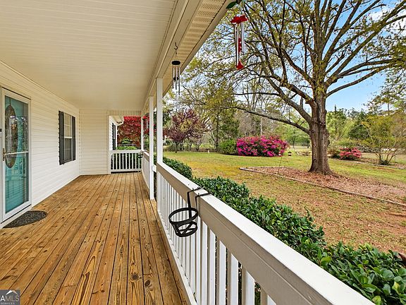 4th image of 846 Campbell Rd