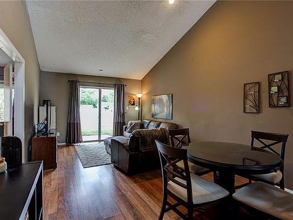 3rd image of 756 Golden Sunshine Cir
