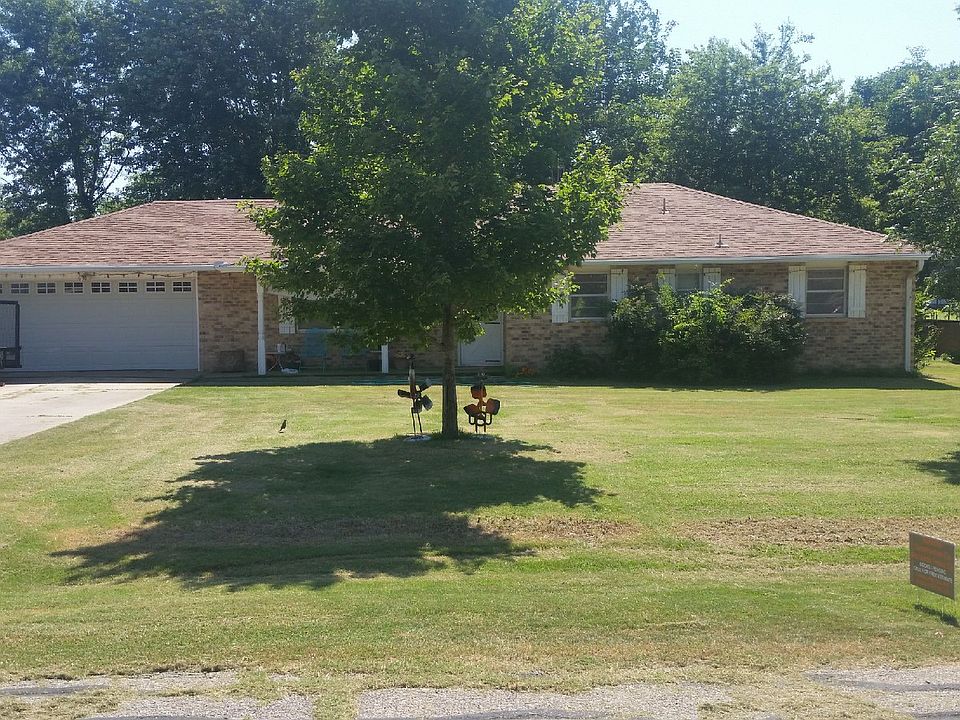 1st image of 326 N Apple Ave