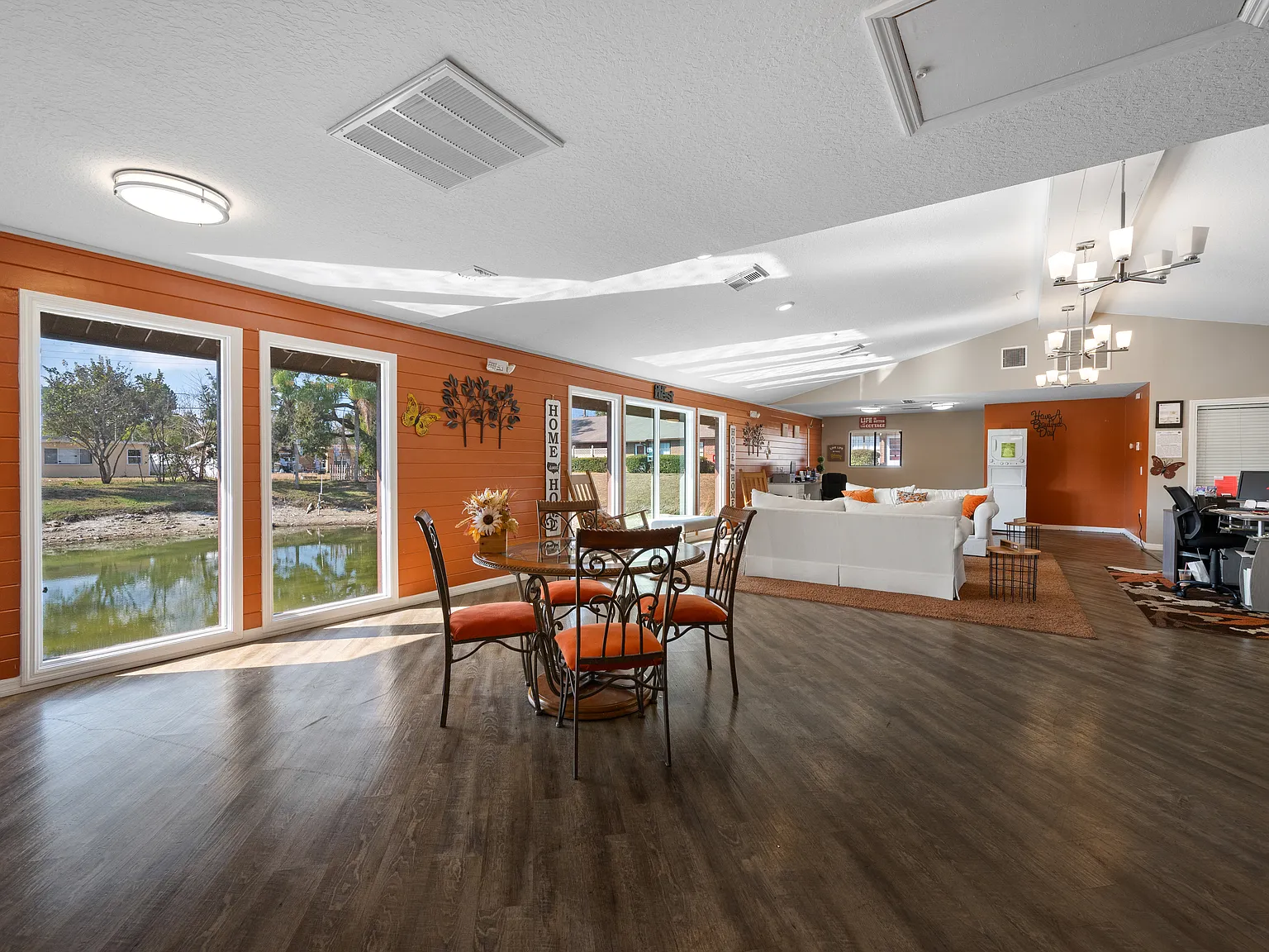 Cottage Court Apartments — Photo 4