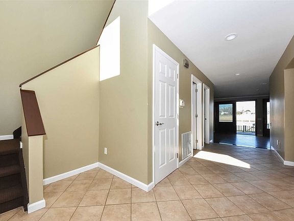 2nd image of 31 Harbour Dr