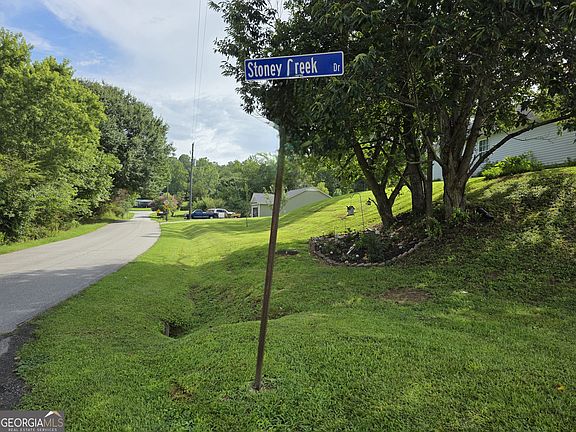 4th image of 82 Stoney Creek Dr
