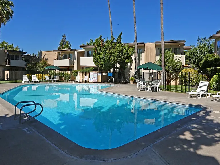 Marconi Gardens East — Photo 9