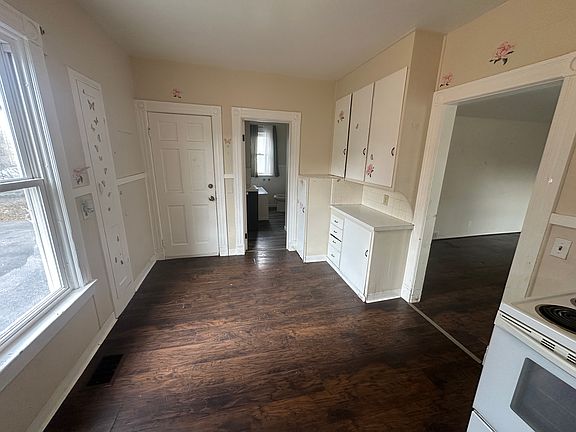 2nd image of 94 Bouck St #2