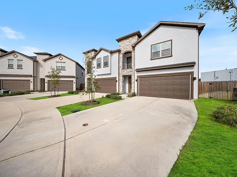 2015 Olivos St — Photo 3