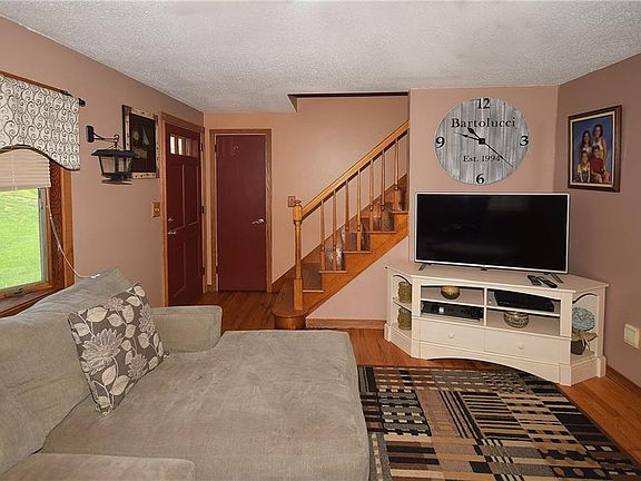 4th image of 76 Glenstone Dr