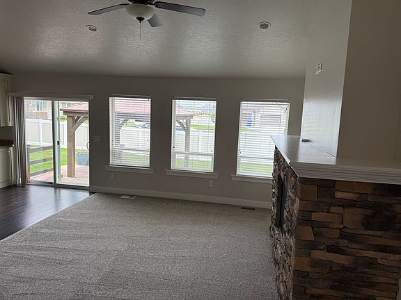 5th image of 348 W Hills Dr