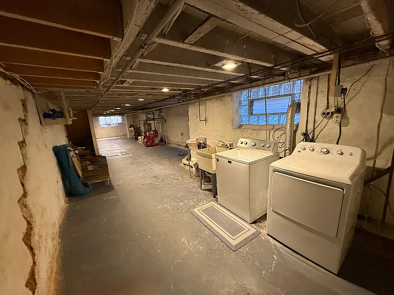 3368 Vaux St — Photo 7