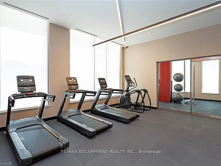 212 King William St E #1019 — Photo 43