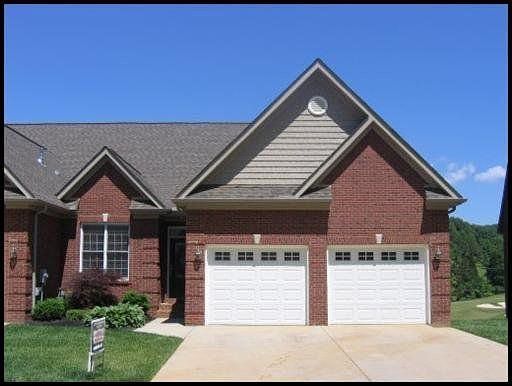 1st image of 131 Waterford Cir